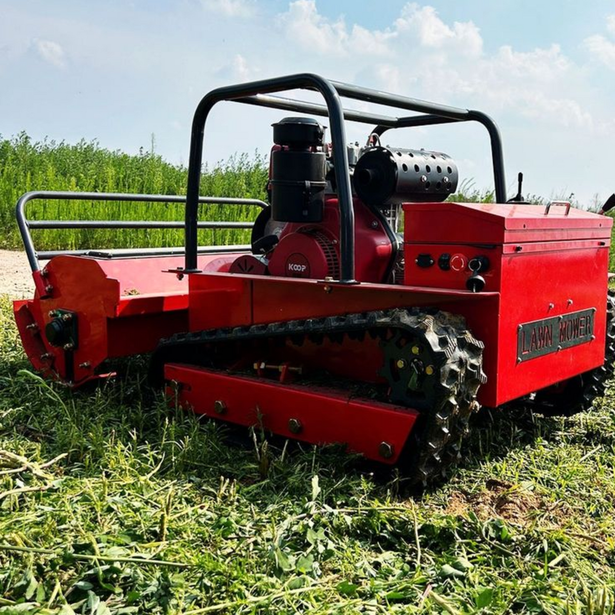 Tondeuse Débroussailleuse à chenilles télécommandée hybride DIESEL ROKAJABBA
