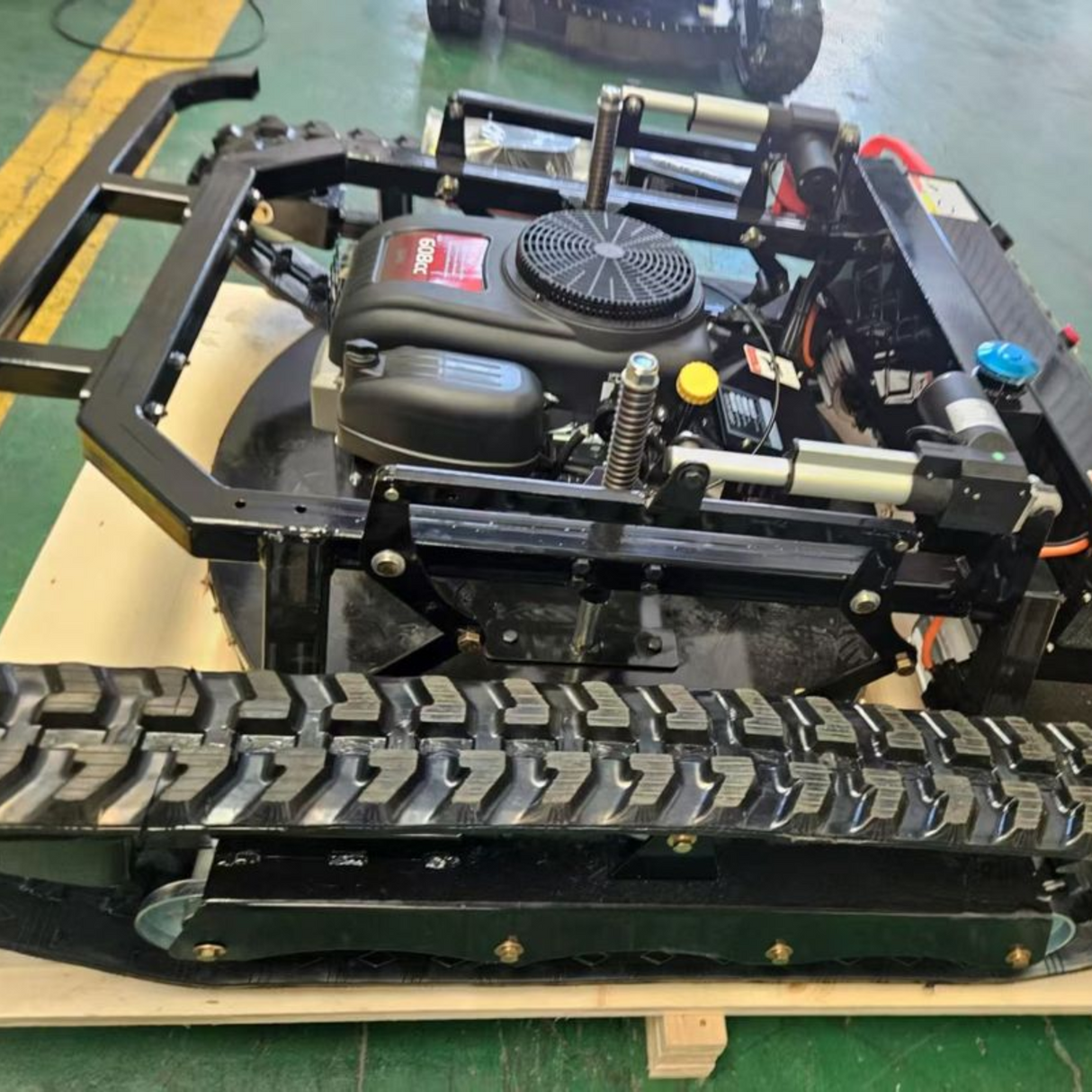 Tondeuse à chenilles télécommandée hybride ROKADARK