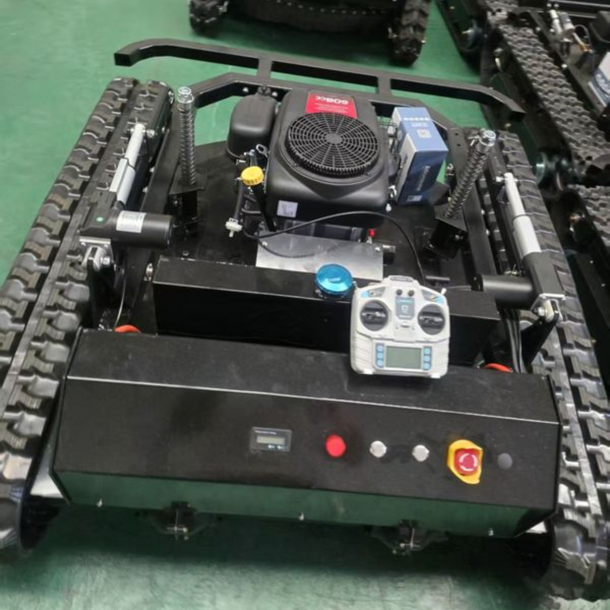 Tondeuse à chenilles télécommandée hybride ROKADARK