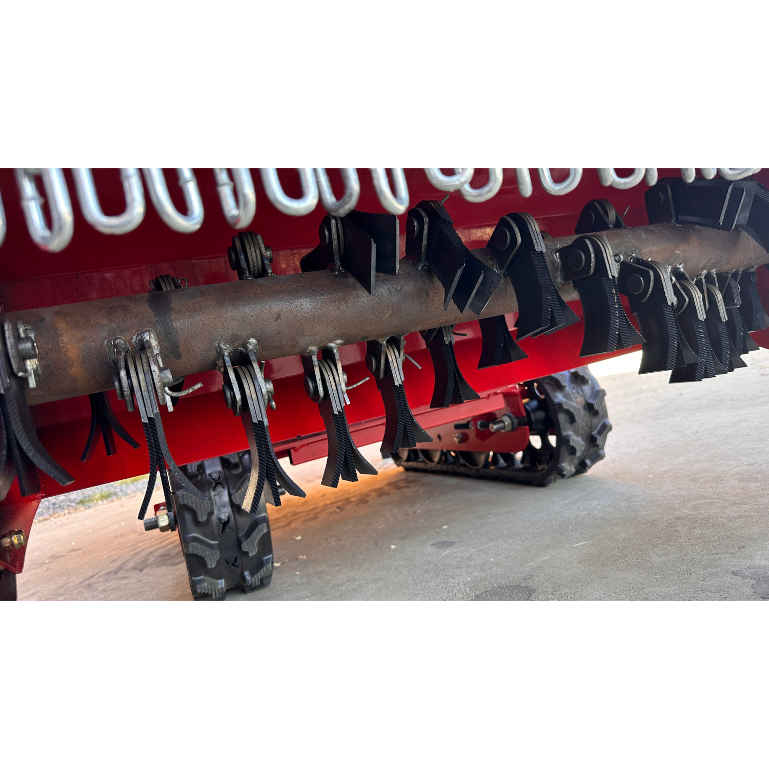 Tondeuse Débroussailleuse à Chenilles Télécommandée Hybride – ROKAVADOR