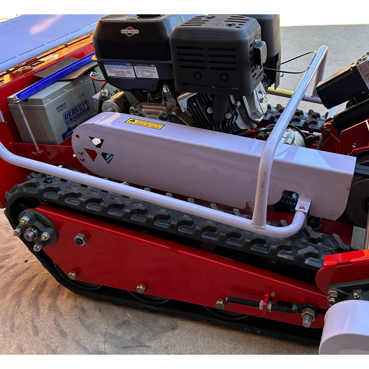 Tondeuse Débroussailleuse à Chenilles Télécommandée Hybride – ROKAVADOR