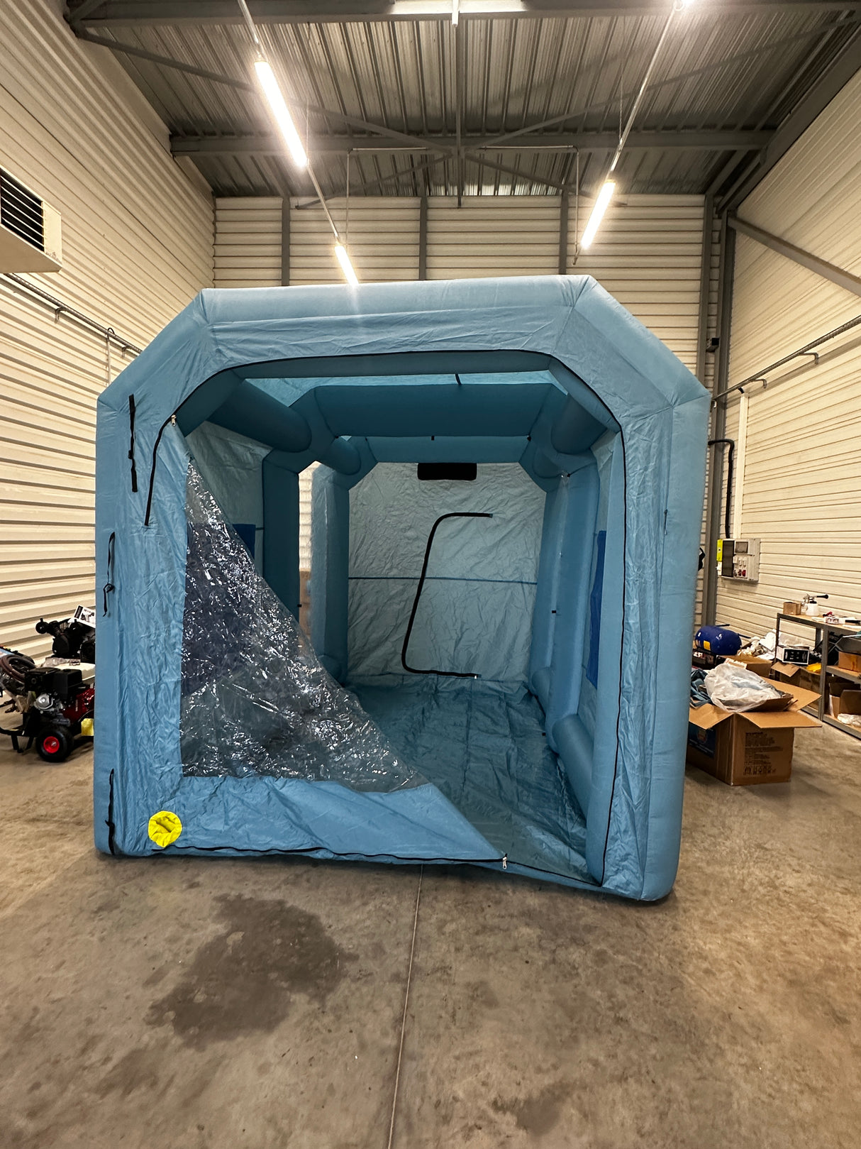 Cabina di verniciatura gonfiabile larga 3 m x lunga 4 m - altezza 2,75 metri con ventilatore da 750 W.